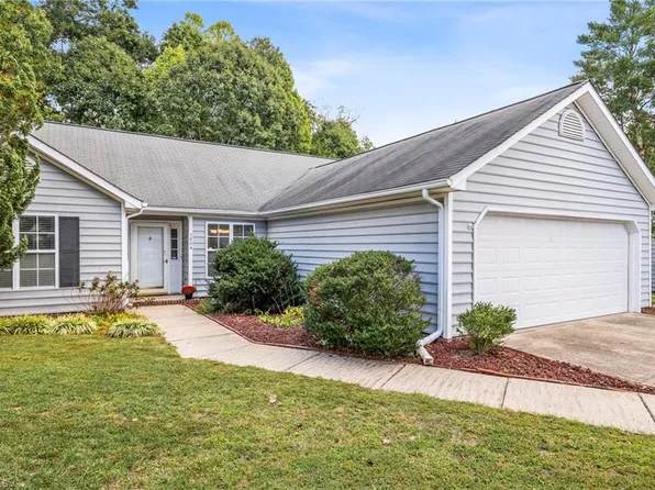 5804 Manor Ridge Trl, Greensboro, NC 27407