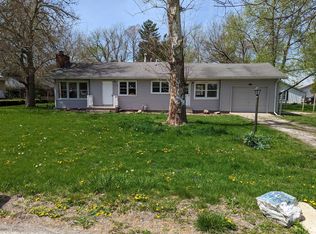 104 S Logan St, Broadlands, IL 61816