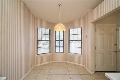 4th image of 1550 Coombs Dr #B