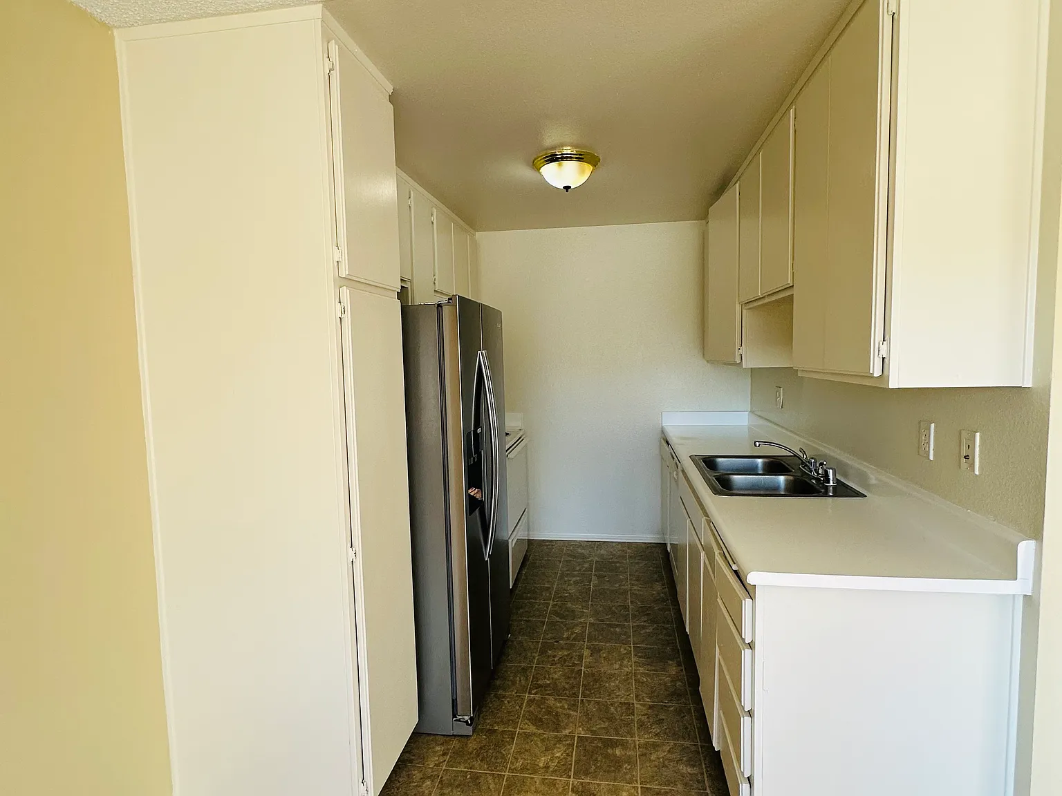 HILLHAVEN APARTMENTS — Photo 3