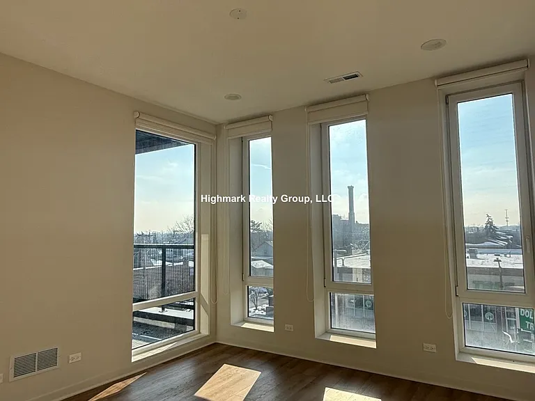 3207 N Narragansett Ave #306A — Photo 10