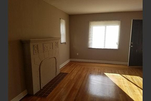 3rd image of 1186 West Way