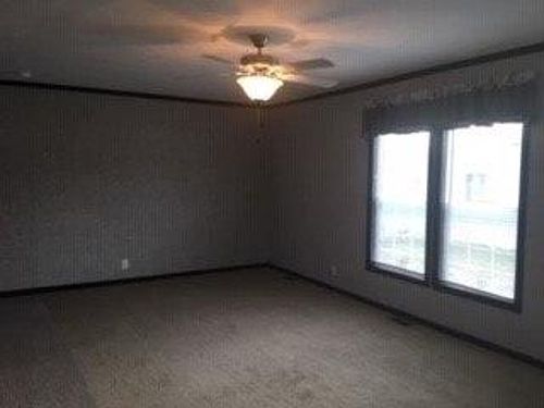 3rd image of 4 Woodside Dr