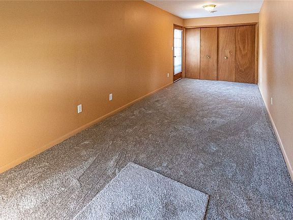 4th image of 568 Carnegie Ave