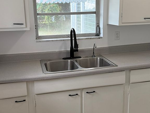 4th image of 21435 Meehan Ave