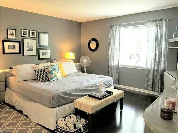 5th image of 870 Hanover Ct #42