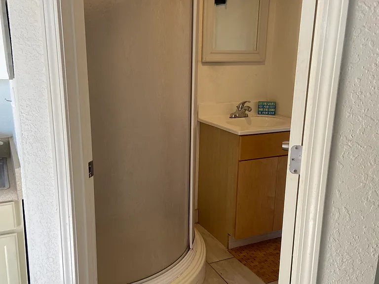 33 Gulf Breeze Pkwy #B — Photo 6