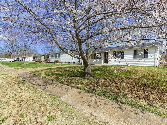 2nd image of 975 Kingsbrook Ln