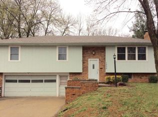 1906 Pat Dr, Saint Joseph, MO 64506