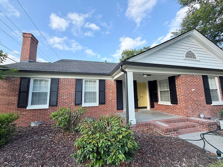 637 Columbus Dr — Photo 1