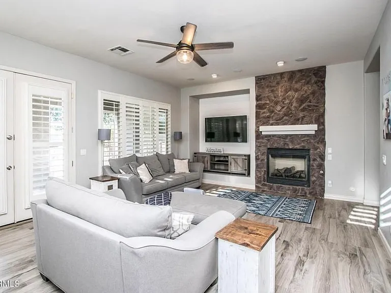 2560 E Wisteria Dr — Photo 6