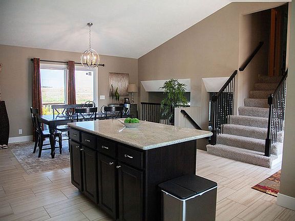 Kitchen/dining room.
