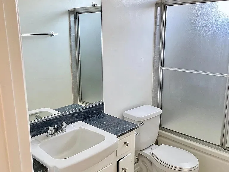 1337 N Gardner St #6 — Photo 15