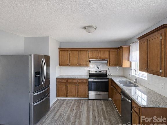 4th image of 115 Ridge Ave