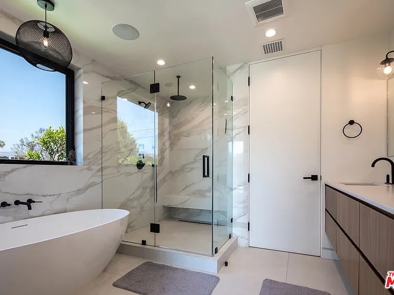 631 N Curson Ave — Photo 17