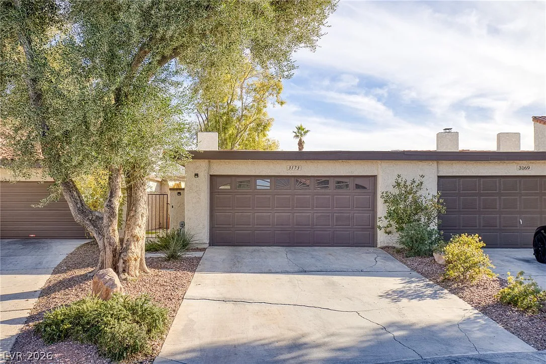 3 bed, 2.0 bath, 1720 sqft, $2,150 — Photo 3
