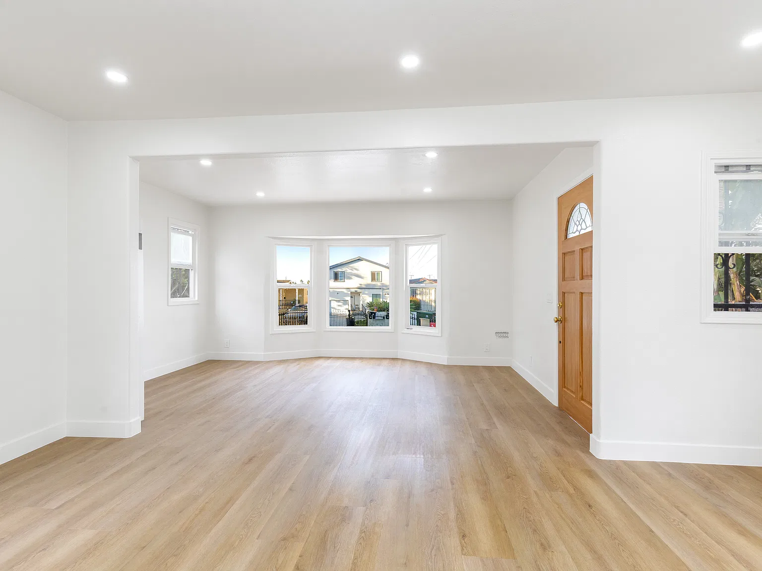 2 bed, 835 sqft, $3,300 — Photo 4