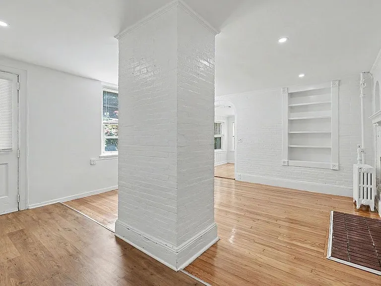 111 N Broadway #T5 — Photo 3