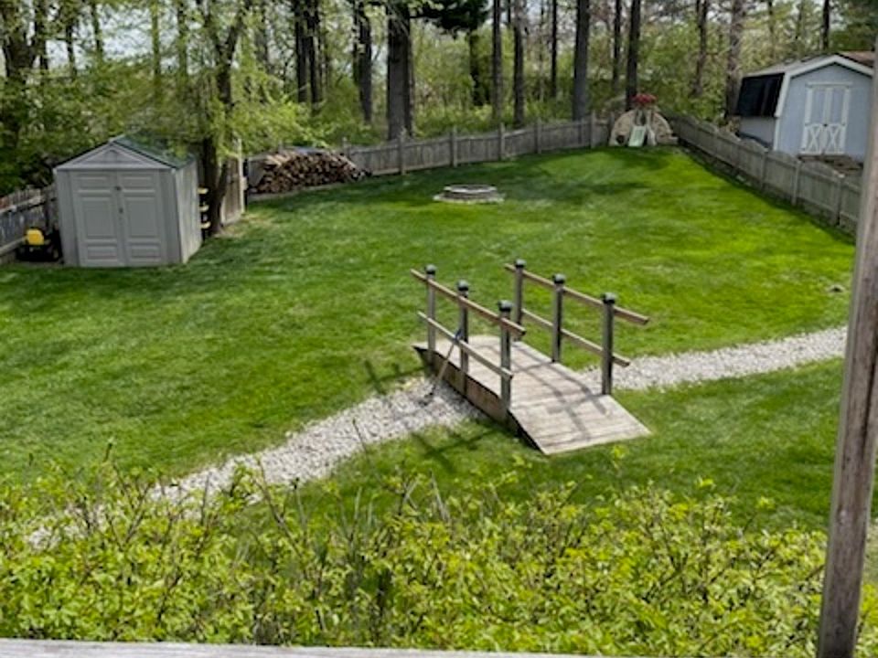2nd image of 406 Meadow Ln