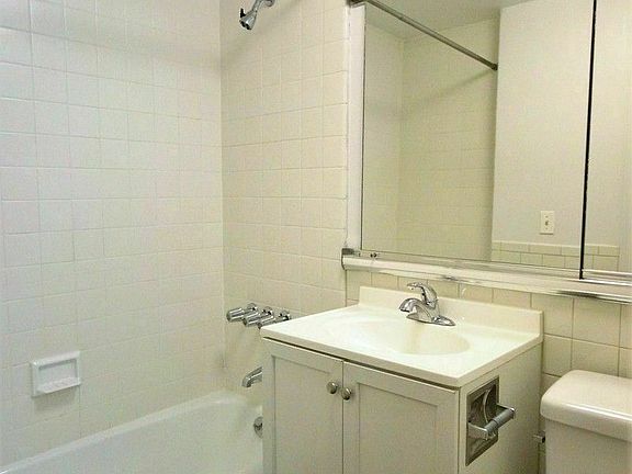 5th image of 906 Amsterdam Ave APT 4B