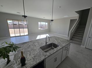 713 W Longwood Dr, San Tan Valley, AZ 85140