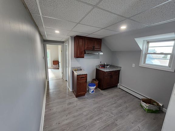 3rd image of 991 Lonsdale Ave APT 3
