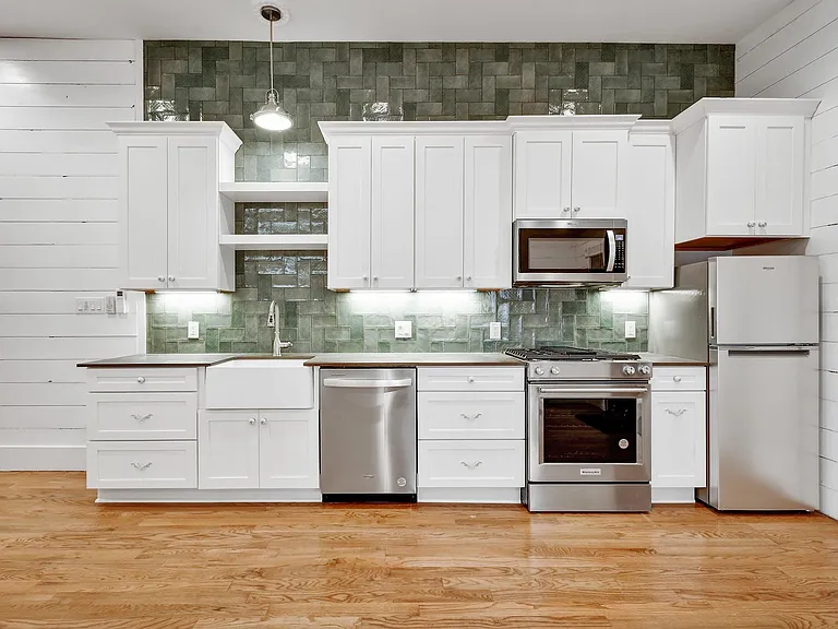 131 Adams St #2 — Photo 4