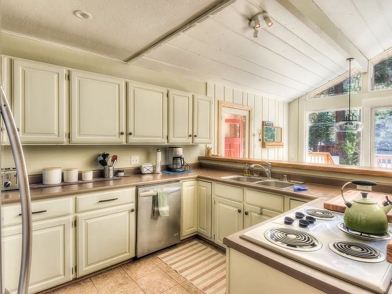 5618 Sahara Dr — Photo 12