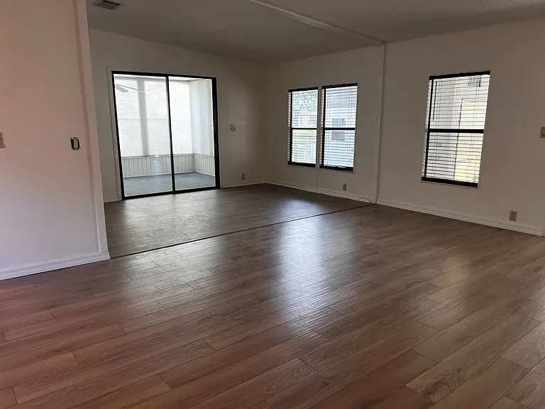407 Whisper Oaks Dr #407 — Photo 8