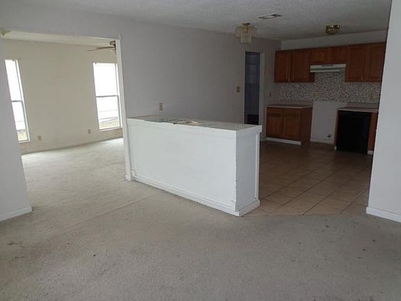 3rd image of 734 Lindo Dr