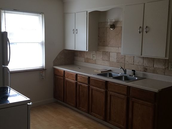3rd image of 217 N Cherrywood Ave APT 2