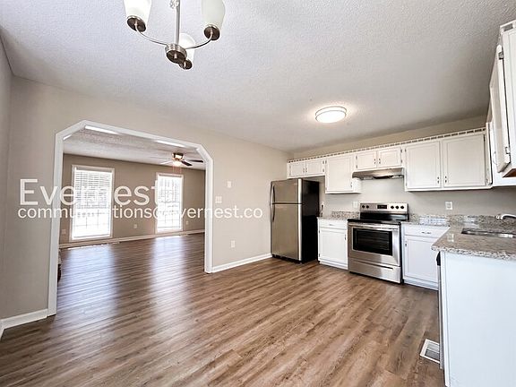 4th image of 321 Sadler Dr