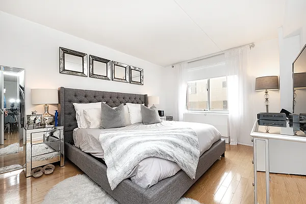 Sold by FirstService Realty (legacy) | media 8
