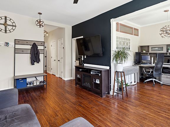 3rd image of 1226 W Sunnyside Ave #2E