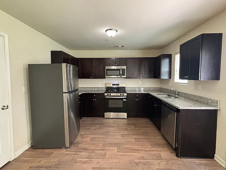 629 Carlton Pointe Dr — Photo 3