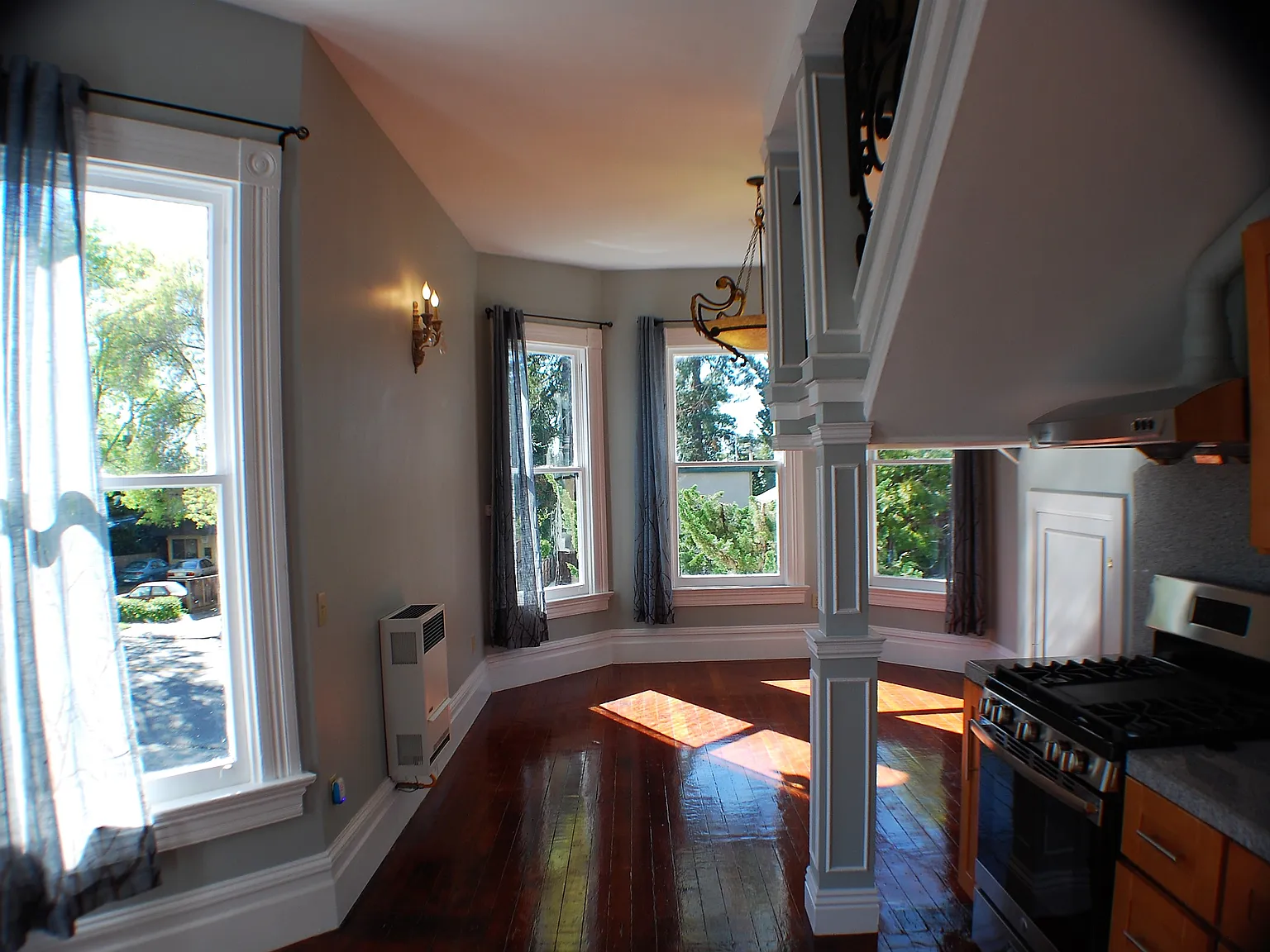 2 bed, 890 sqft, $3,300 — Photo 4