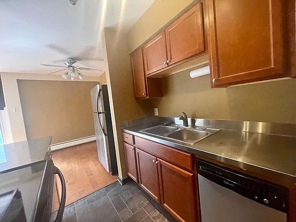 5th image of 633 Robert St S APT 105