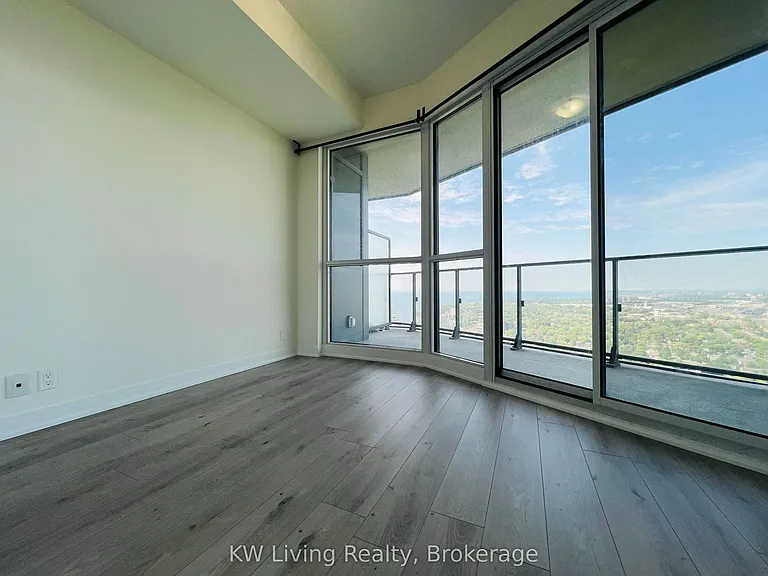 10 Park Lawn Rd #4204 — Photo 4