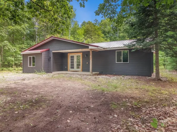 5451 Betsie River Rd, Interlochen, MI 49643
