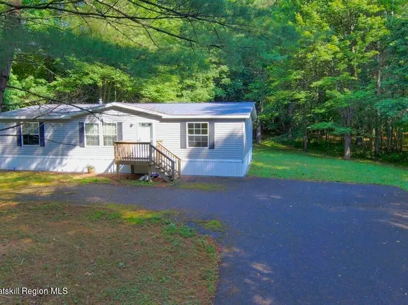 686 South Road, Round Top, NY 12473