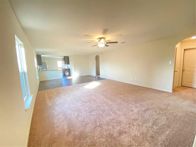 401 Hyacinth Way — Photo 8