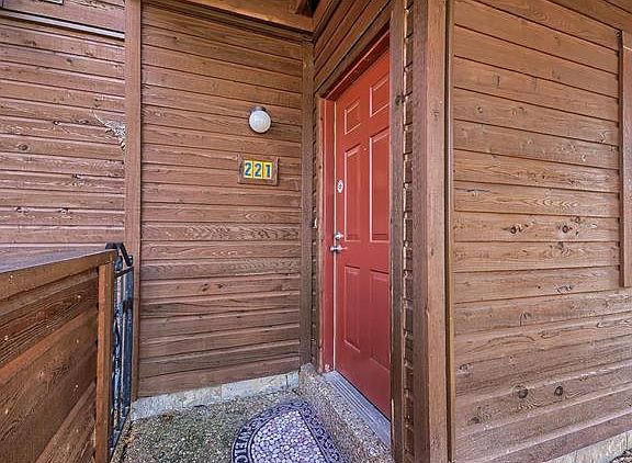 2nd image of 221 Hemingway Ln