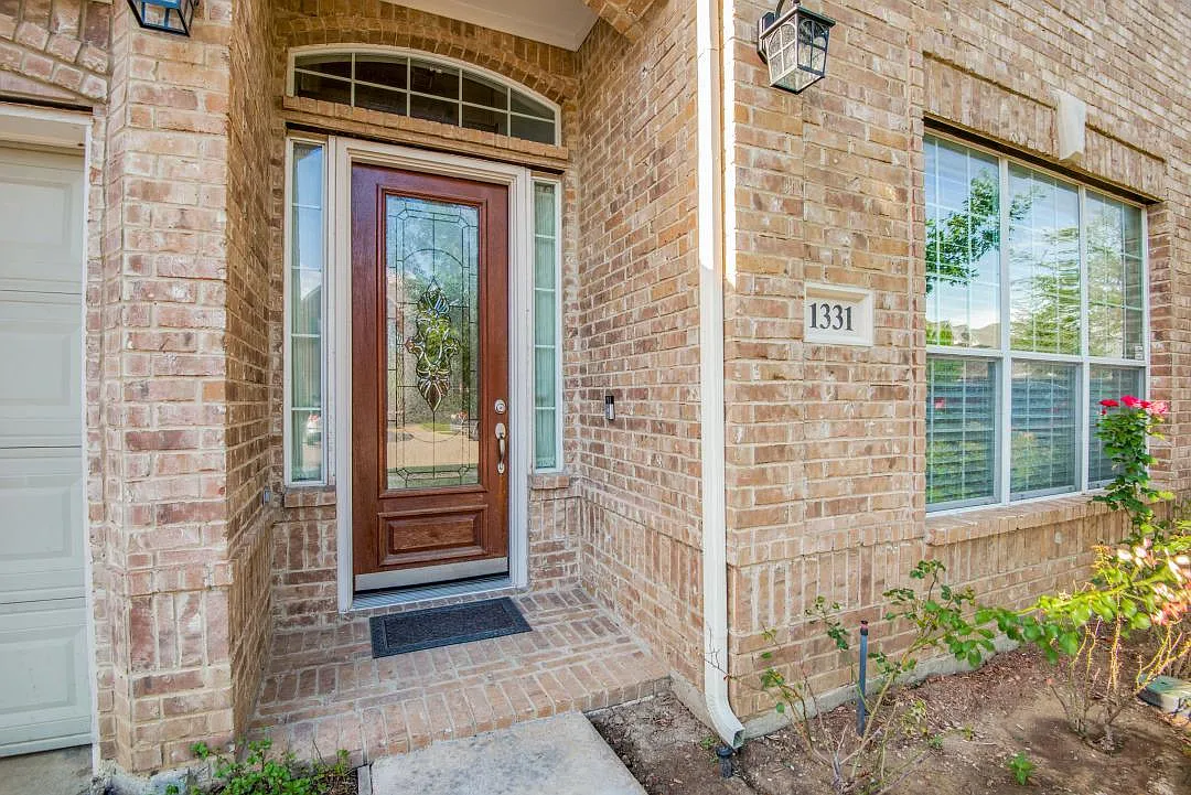 Building Photo - 1331 Valley Vista Dr