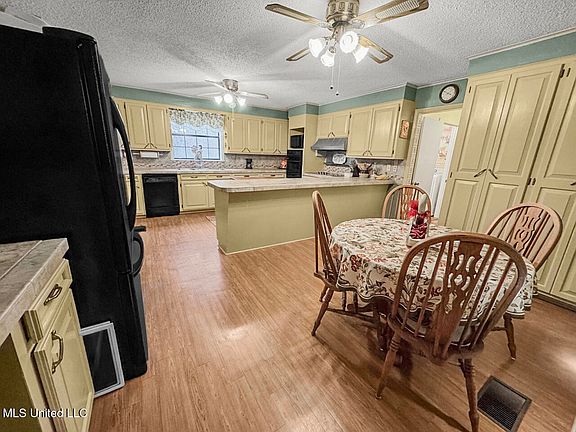 4th image of 5 Spokane Rd