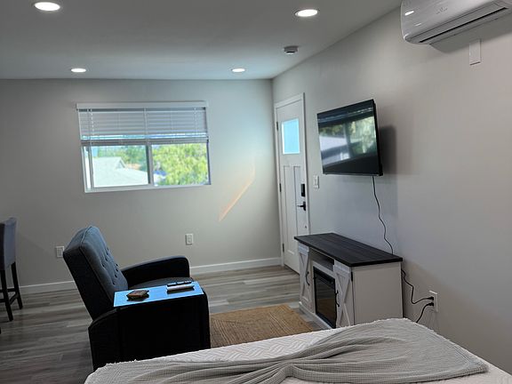 Beautiful views of Cowle's Mountain with cool breeze