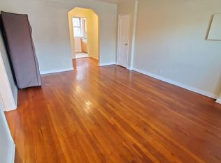 19304 Station Rd, Flushing, NY 11358