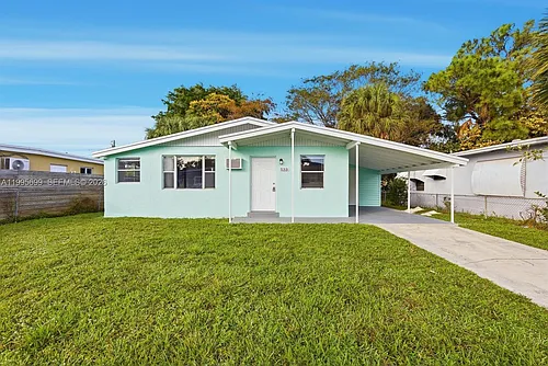 533 NW 15th Way Photo 1