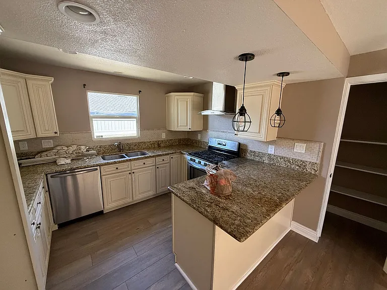 536 W Greenwood Ave — Photo 11