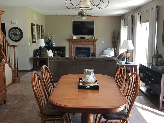 4th image of 535 Hollyberry Ln