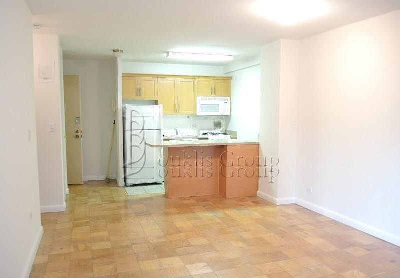 2nd image of 1470 1st Ave APT 5A